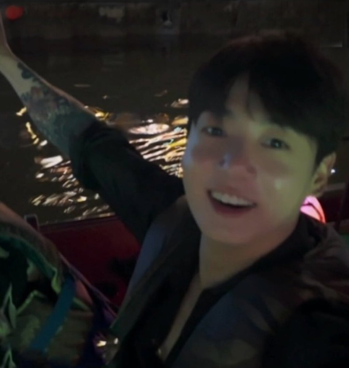 guguloved's tweet image. he’s 3 seconds old 😖