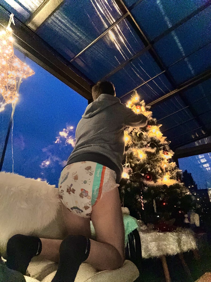 Santa’s littlest helper reporting for decorating duty! 🌲🍼

#abdl #diapers #diaperboy #littleboy #kinky #mdIb #littlespacecommunity