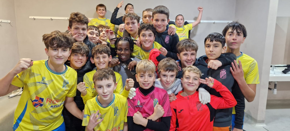 🏅𝗟𝗮𝘀 𝗡𝗮𝘃𝗶𝗱𝗮𝗱𝗲𝘀 𝗱𝗲𝘀𝗱𝗲 𝗹𝗼 𝗺𝗮𝘀 𝗮𝗹𝘁𝗼 1️⃣🔝 

Son varios los equipos que se marchan líderes en sus respectivas ligas

📷 Al INFANTIL “E” que aparece en la foto se le unen 

🟡 PRIMER EQUIPO 🔵 INFANTIL A 🟡 INFANTIL B 🔵 ALEVIN F11 A 🟡 ALEVIN F7 B  🎄 🎄 🎄