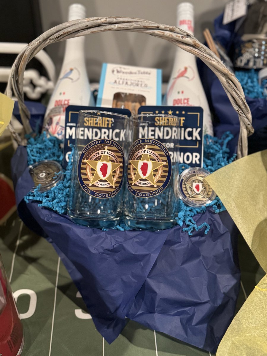 CynMen7's tweet photo. @MaskedPadre @WillClownCar @Mendrick4Gov @ILGOP Well if you really need to know, I have made raffle baskets, and they have some very inexpensive items. https://t.co/iFvsXkrTUo