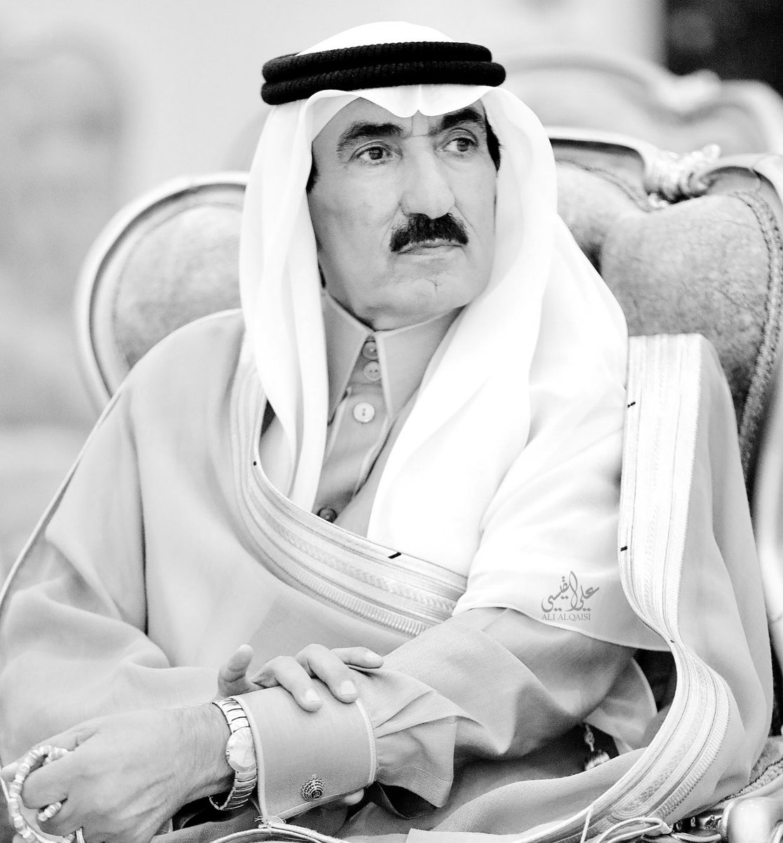 بعض البشر لا يرحلون …
يتركون صبرًا يُحتذى ..
وابتسامة تعلم الرضا …

وسيرة طيبة تشهد
أن الصبر والأخلاق والابتسامة
والقبول وحبّ الناس …
عمر آخر للإنسان ….

رحم الله الشيخ سعيد بن علي بن قزعة …