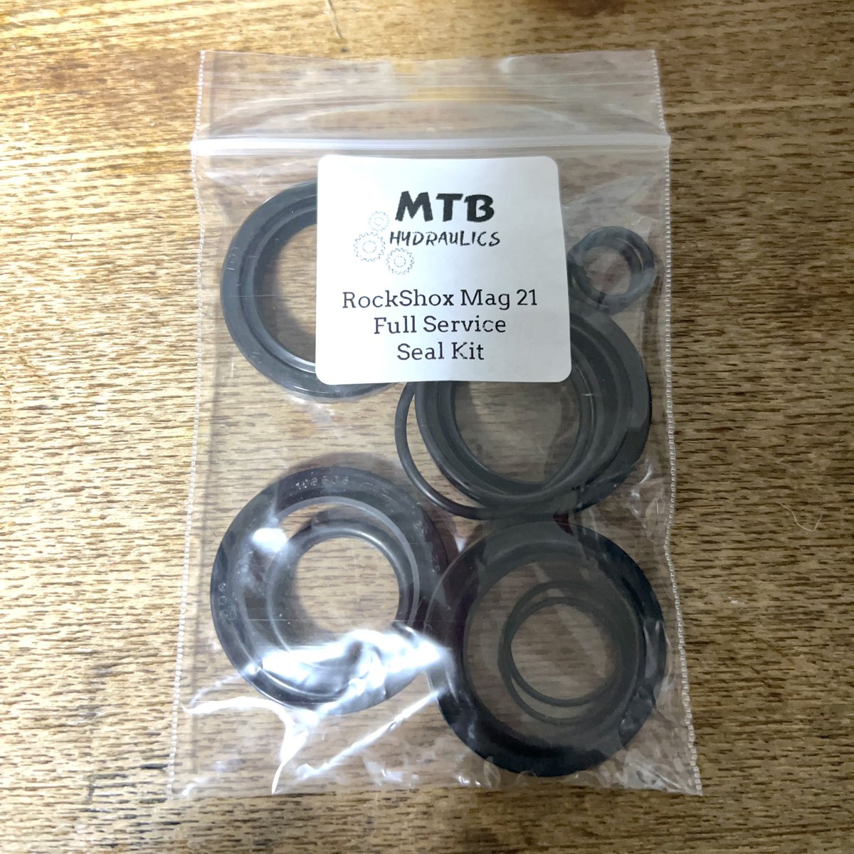 MS758's tweet image. 古のフォークシールも入手。これでRS1のレストアが出来る。