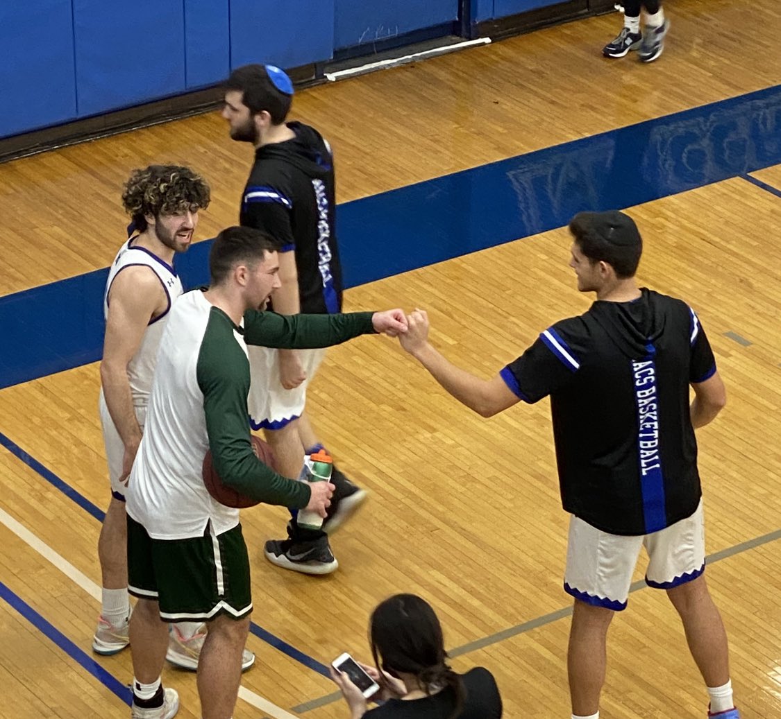 BQuillmanQcast's tweet image. .@IWUBasketball vs @YUathletics part 3 - Monday 7:30pm NYC.

#d3hoops