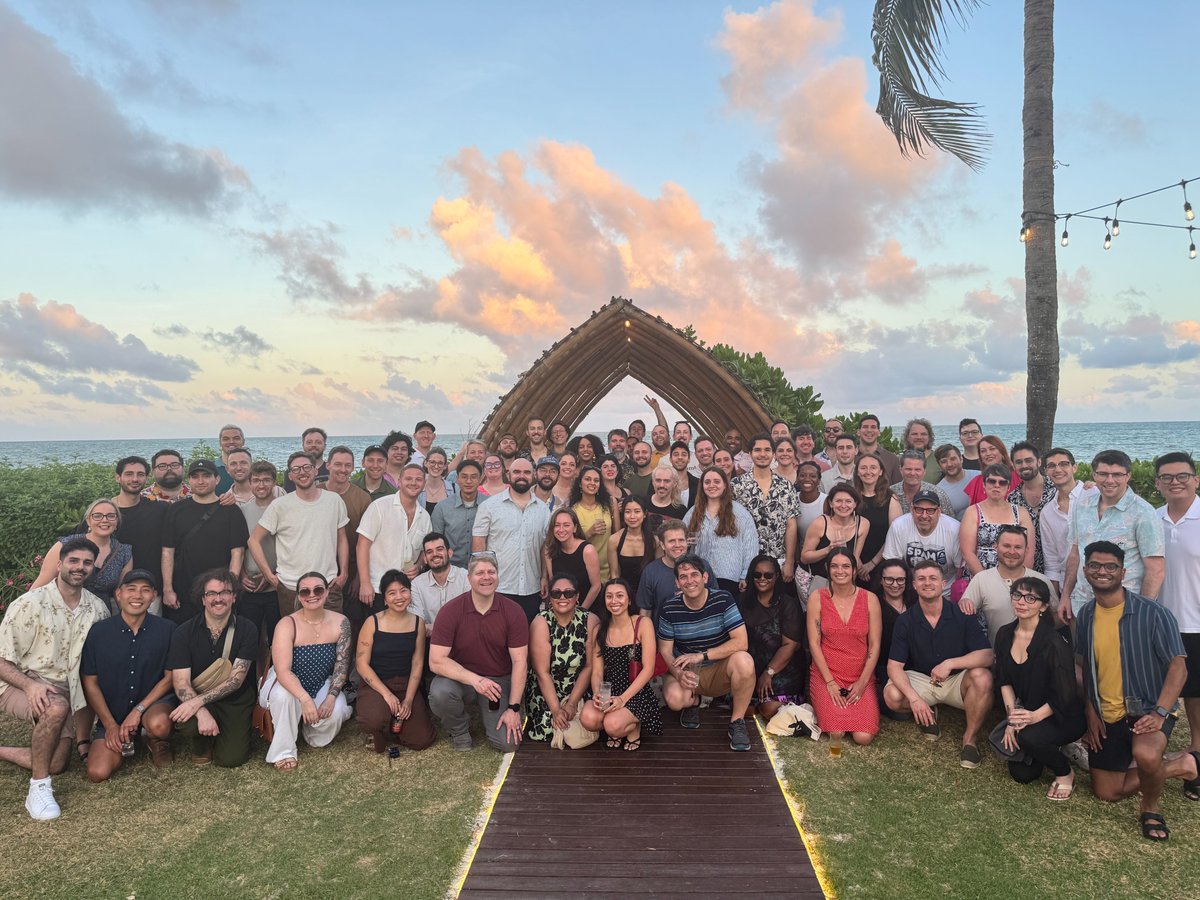 Tyler Denk 🐝 tweet media