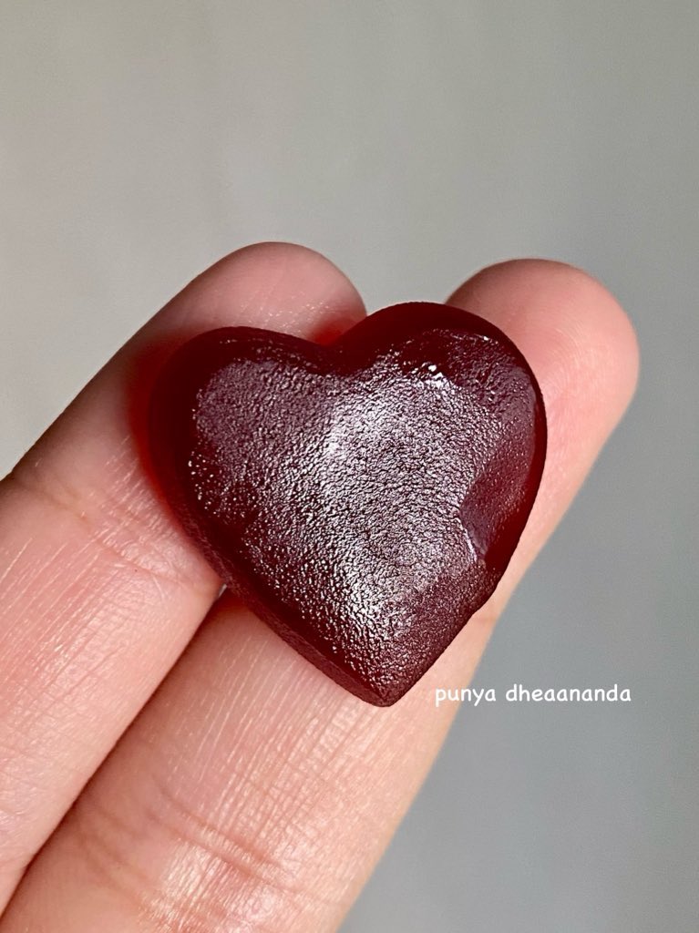 lalavyy's tweet image. NO MOREEE excuses for not taking TTD.. now a gummy version that doesn't make you feel mual or bau besi, only 15k 😭👌🏻