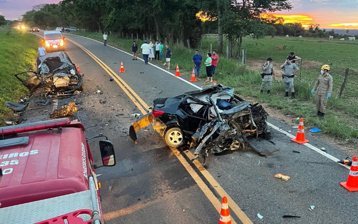 CBNGoiania's tweet photo. Três soldados da Polícia Militar morrem em acidente na GO-164 ==> https://t.co/K4I8QWbyo9 #NoArNaCBN #CBNGoiânia #acidente #Firminópolis #policiais #batida #GO164 https://t.co/1DM8BXCLah