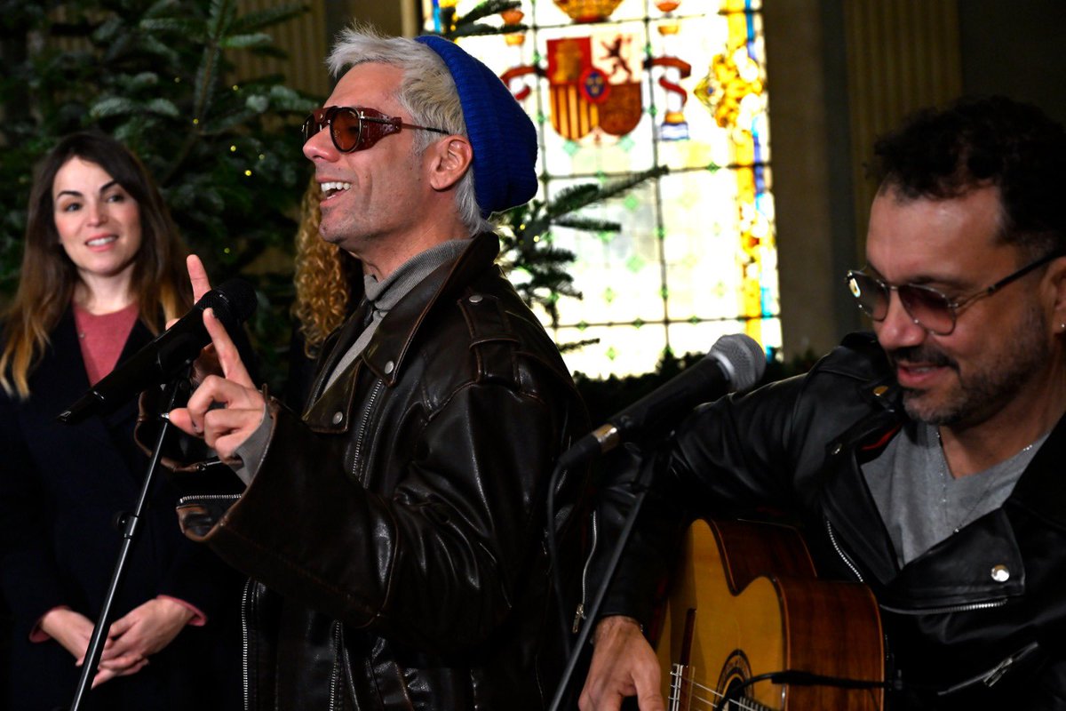 Las Campanadas de Fin de Año vuelven a la Glorieta de España 🍇🥂

Murcia vivirá una Nochevieja emocionante, que podrá seguirse en directo en <a href="/la7tele/">La 7</a>, junto a <a href="/KikaFrutos/">Kika Frutos</a>, <a href="/OscarMartinezTV/">Oscar Martínez</a> y Pedro Jota Fernández, a partir de las 23:15 horas. 

<a href="/Careymusica/">Carey</a> será quien ponga la