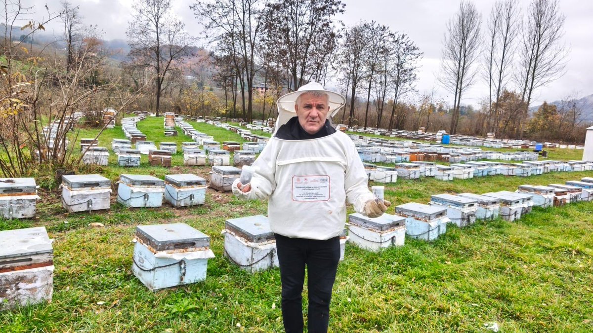 Arıcılık Araştırma Enstitüsü Müdürlüğü olarak, Ar-Ge çalışmaları kapsamında yürütülen projelerin bilimsel veri altyapısının güçlendirilmesi ve koloni sağlığına ilişkin güncel verilerin elde edilmesi amacıyla saha çalışmalarını yürütmekteyiz.