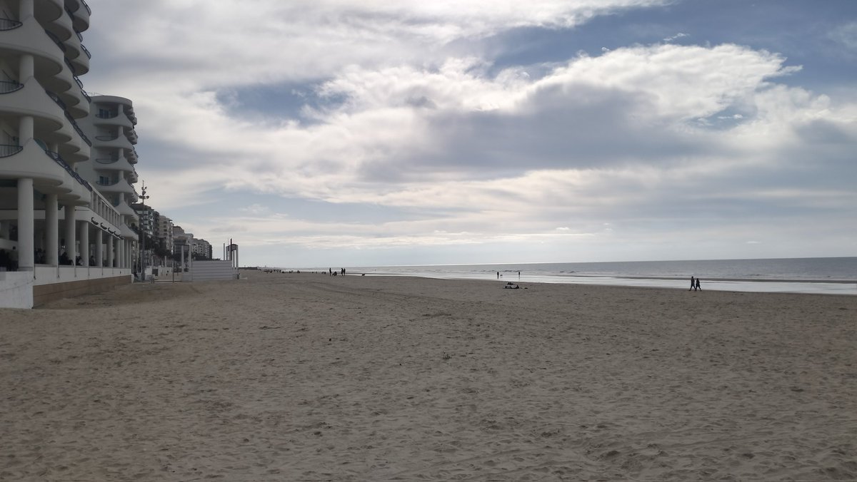 BarracaAbuelita's tweet image. Hoy 26 de diciembre, nos acordamos de todos los gaditanos q están en el exilio por culpa de la dejadez de las élites políticas, de todos aquellos q tuvieron q partir y no huelen esa bajamar tan propia de Cadi. Cadi será mirando al mar o no será, un abrazo para todos eso paisanos