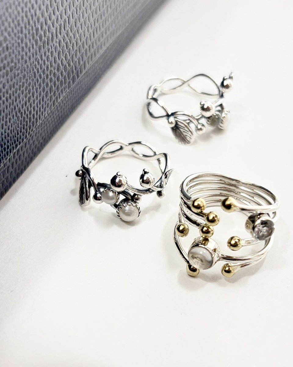 12.27(Sat) 繊細かつ個性的なデザインのリングが発売です🪽