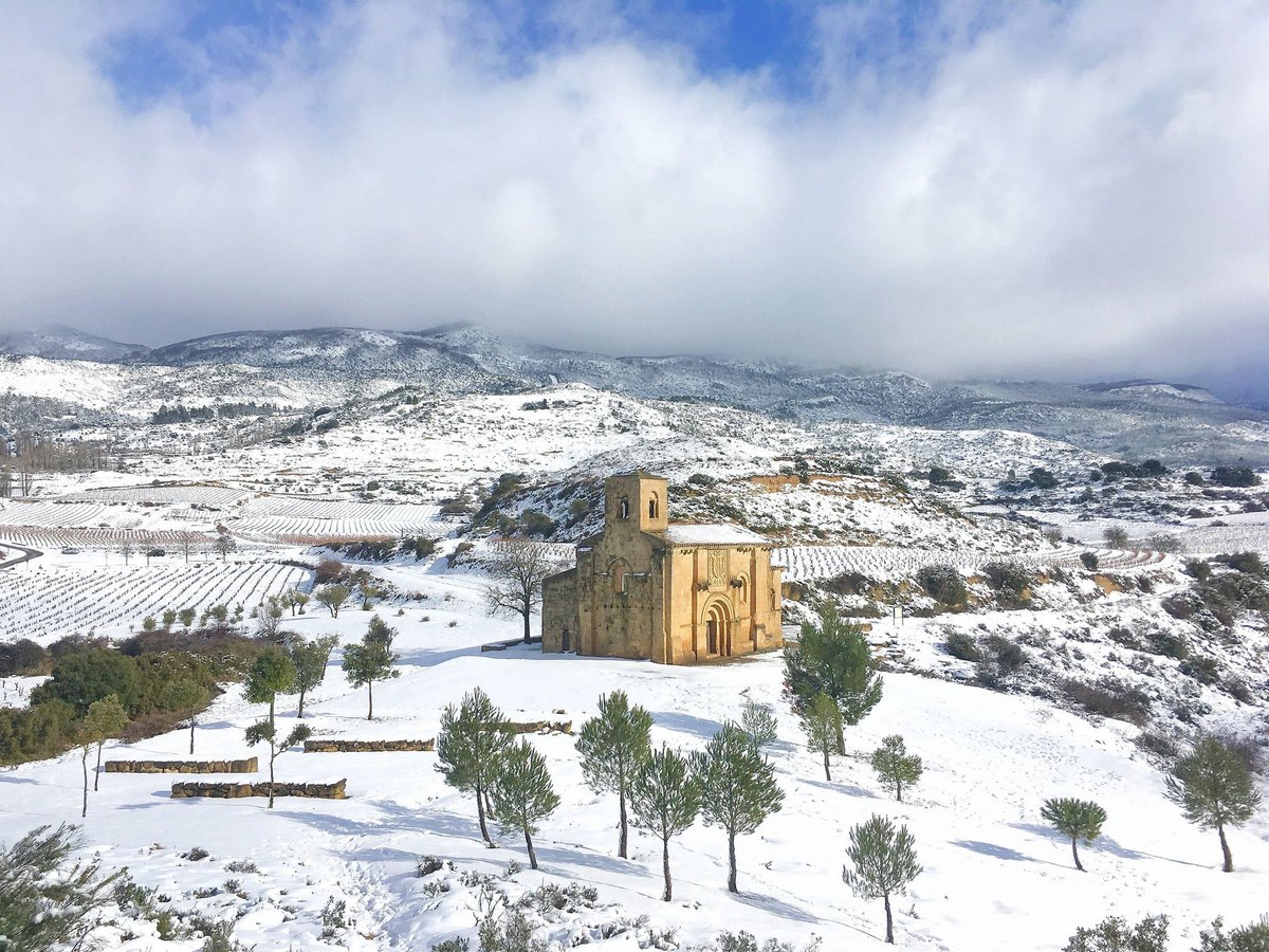 Winter is definitely here.

📷: <a href="/RomanicoEspana/">Románico en España</a>