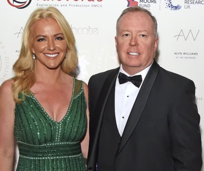 Tush27J's tweet photo. Michelle Mone and Doug Barrowman. I bet they had a wonderful Christmas weighed down with the millions of 'procured' taxpayers money. https://t.co/pmXdx7CFww