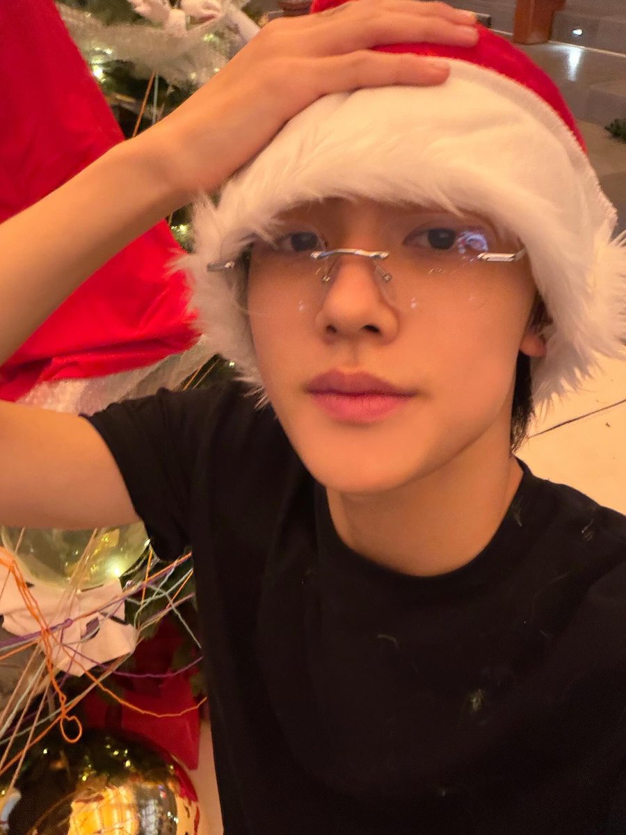 seonghyeonpics's tweet image. ‧₊°🎄✩₊

#SEONGHYEON #성현