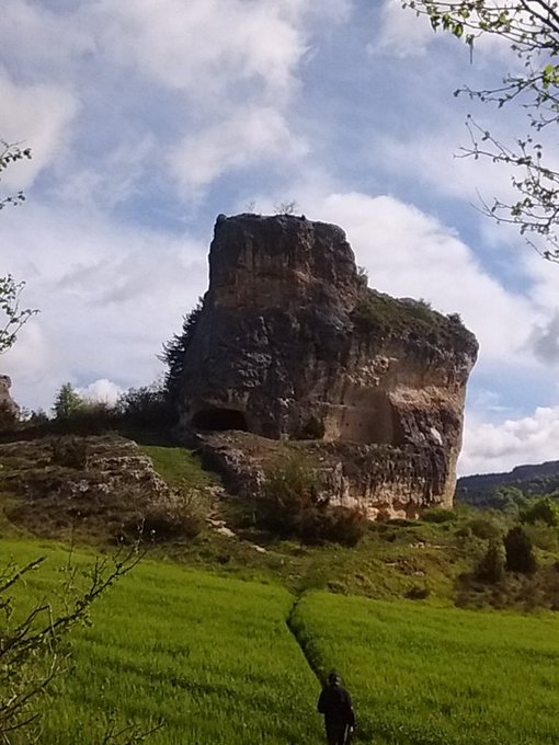 PatrimonioAlava's tweet photo. #Markinez. En las #eremíticas cuevas artificiales de #Larrea y la cueva de #SantaLeocadia hay 2 relieves #célticos de la Diosa de #Epona. #Álava
Fotos: @ondarebabesa https://t.co/cEv85oxJow