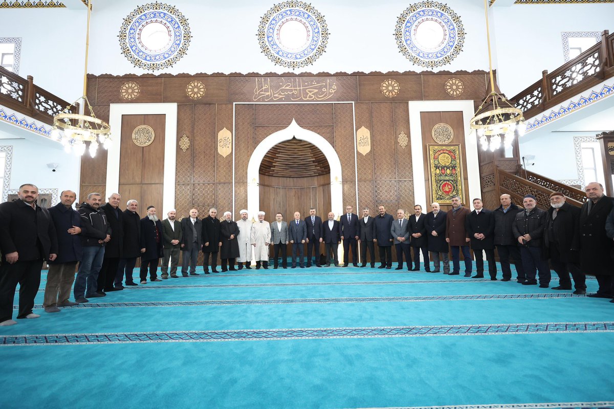 Erzurum Büyükşehir Belediyemiz tarafından ihya edilen Çoğreşi Zade Abdurrehim Sami Efendi Camii’mizin açılışını, Cuma günümüzün feyzi, bereketi ve manevî iklimi içerisinde gerçekleştirdik. 

Camimiz, sadece taş ve harçla değil; dua ile, emekle, inançla ve kadim bir medeniyet