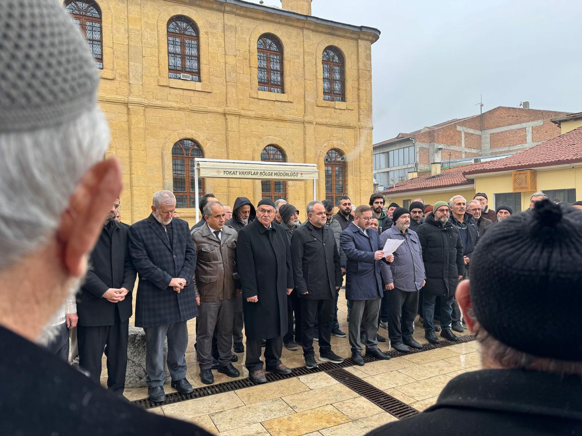 tugvacorum's tweet photo. Filistinli kardeşlerimizin haklı davasında yanlarındayız! 🇵🇸
TÜGVA Çorum İl Temsilciliği olarak bugün Ulu Camii önünde basın açıklamamızı gerçekleştirdik. 
1 Ocak Sabahı
📍Galata Köprüsünde buluşuyoruz. https://t.co/iUHJlPd1xd