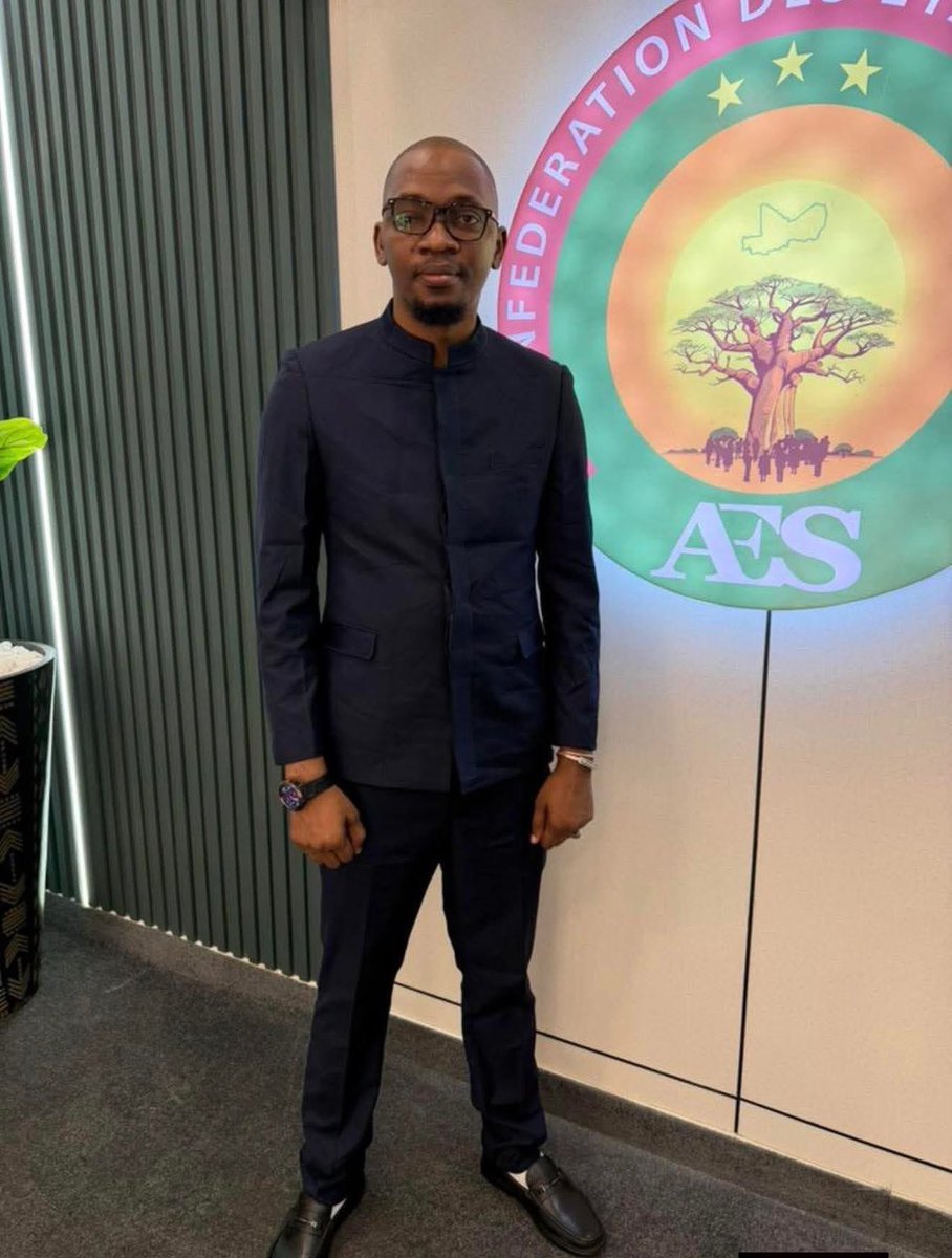 berlin_bakhore's tweet photo. Abdoul Niang le nouveau responsable des informations de la télévision 📺 AES déjà sur place. https://t.co/ri2PUYnPcD