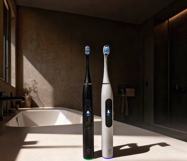 BrushONetwork's tweet image. Can oil pulling really replace brushing?

We break down the science vs the myth, and why oil pulling may help, but can’t replace proper brushing.

Read the full article 👇
🔗brusho.com/blog/articles/…

#OralHealth #BrushO #SmartBrushing #DentalCare #WellnessScience