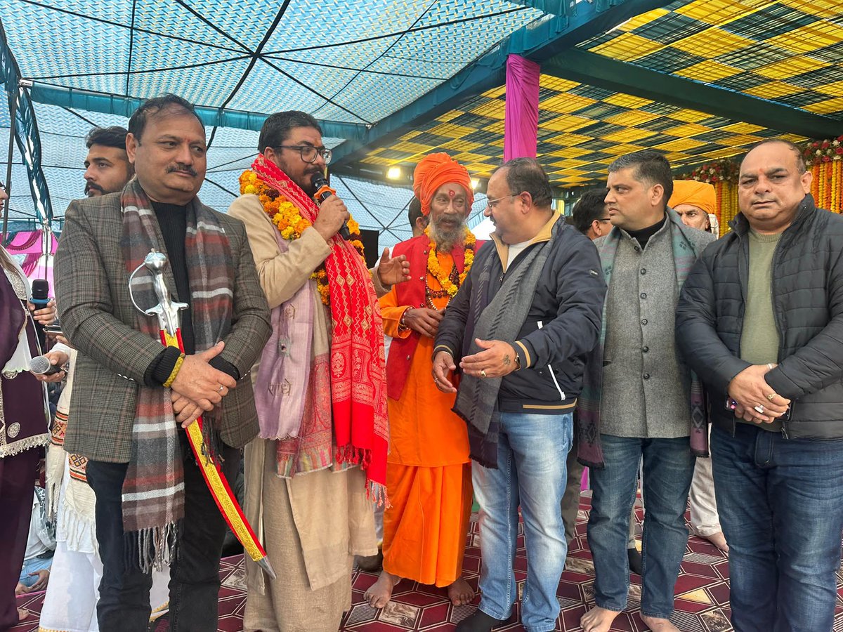 nareshsinghbjp's tweet photo. आज सोहांजना में आयोजित गौ गोपाल यज्ञ में शामिल होकर श्री गंगाधर जी महाराज से आशीर्वाद प्राप्त किया। https://t.co/S2aMD2JjKk