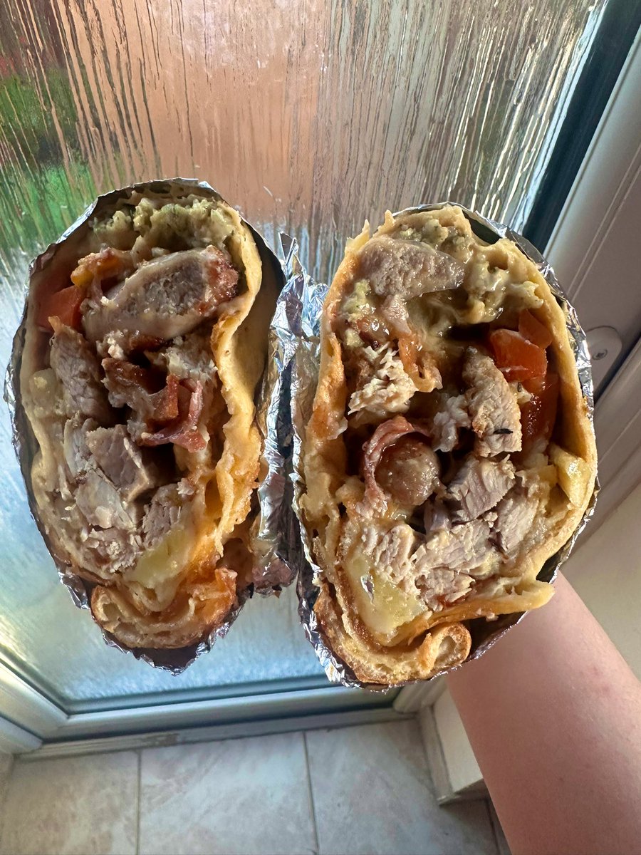 agneponx's tweet image. Boxing Day, not even half 12. Just woke up. Decided to make a Yorkshire pudding wrap with yesterday’s leftovers for breakfast. I am such a fat bastard