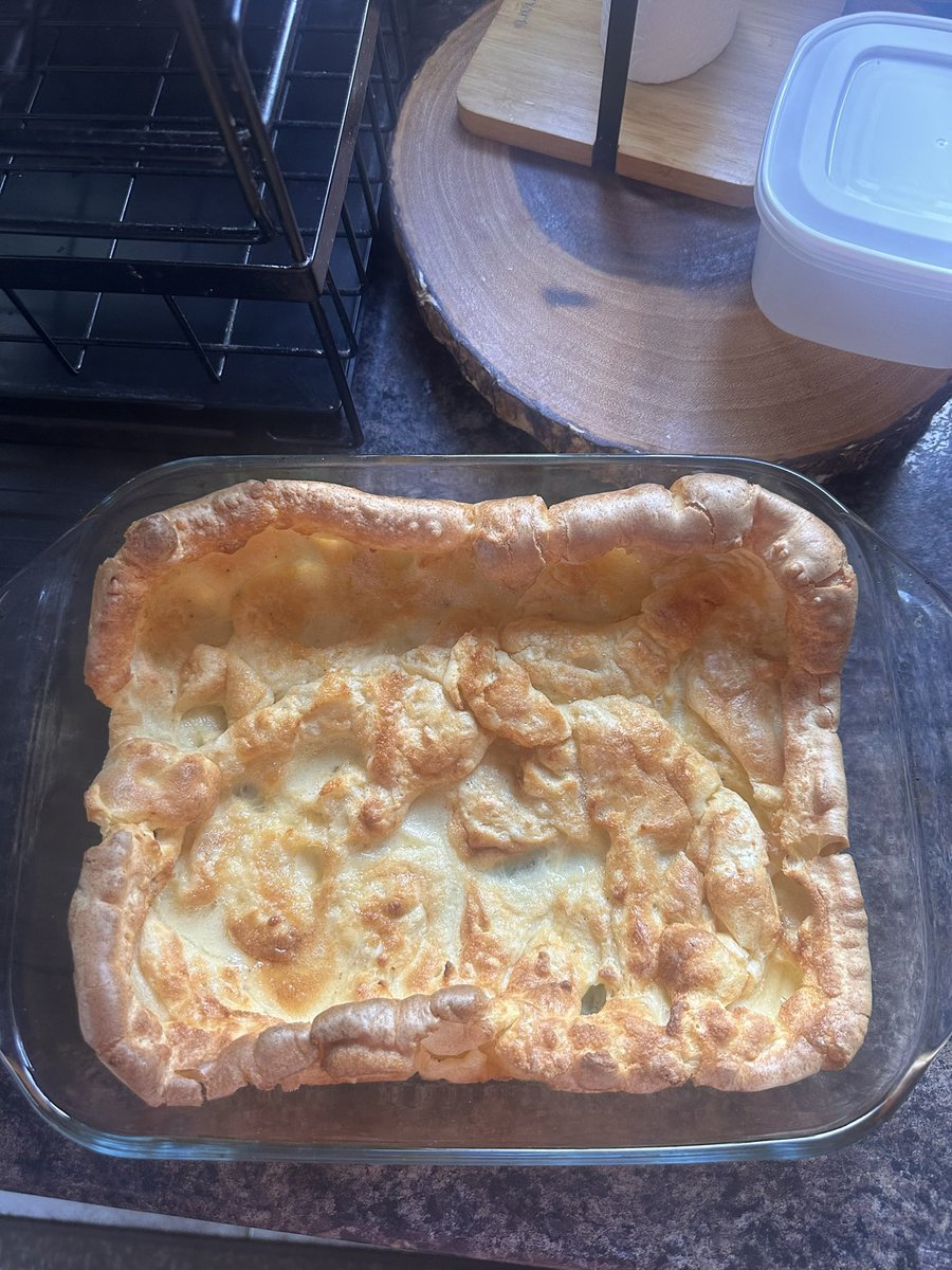 agneponx's tweet image. Boxing Day, not even half 12. Just woke up. Decided to make a Yorkshire pudding wrap with yesterday’s leftovers for breakfast. I am such a fat bastard