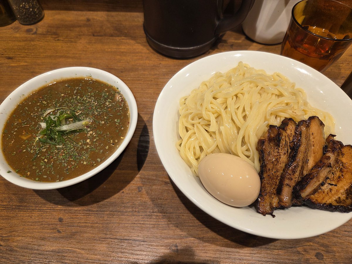 XP4604's tweet photo. 小川町・神田　麺好獅子團

シシマルカリーつけ麺特盛

休業前に食べに来れてよかった。今日も最高に美味しかったです！！！😊

ごちそうさまでした！🙏🙏🙏🙏🙏🙏🙏🙏🙏🙏🙏🙏🙏🙏🙏
良いお年をお過ごしください！！！🙇‍♂️🙇‍♂️ https://t.co/ISytlUFsed