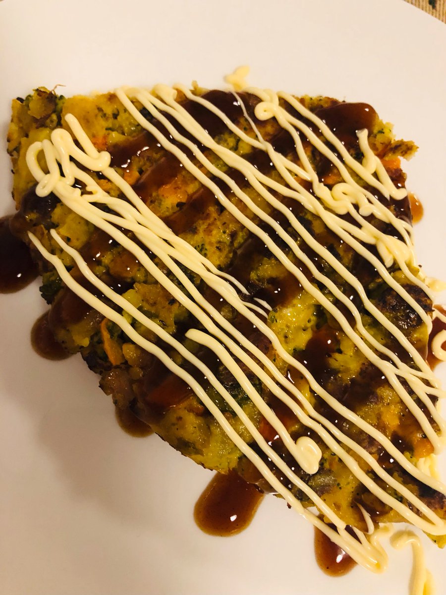 vickyroman_idol's tweet image. true culinary innovation happening right now!!!!

you’ve heard of bubble and squeak….
you’ve heard of okonomiyaki…..

but have you tasted BUBBLE AND SQUEAKNOYAKI😤
(yes that’s kewpie and okonomiyaki sauce on my bubble and squeak🤌)