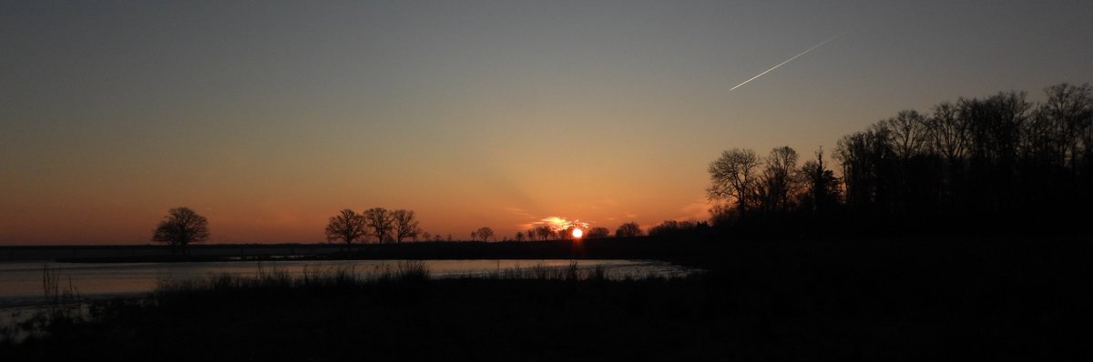 Vanmorgen 2e Kerstdag  opende met een bijzondere zonsopkomst....
Nog een fijne middag en een gezellige avond en graag tot morgen!