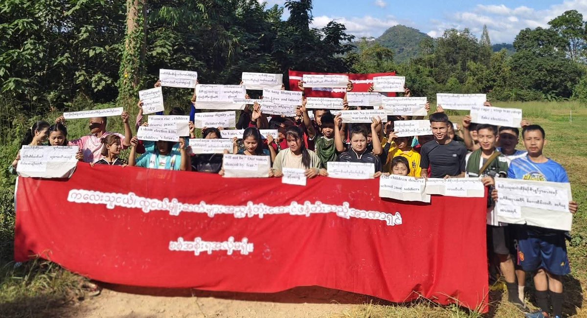 naingnaingaung's tweet photo. Led by Karen youths, a demonstration against the junta's exclusive election was held in the Beik and Dawei Districts under KNLA Brigade 4 control.
#DaweiProtest
#2025Dec26Coup
#WhatsHappeningInMyanmar https://t.co/ifflkkC1Dz