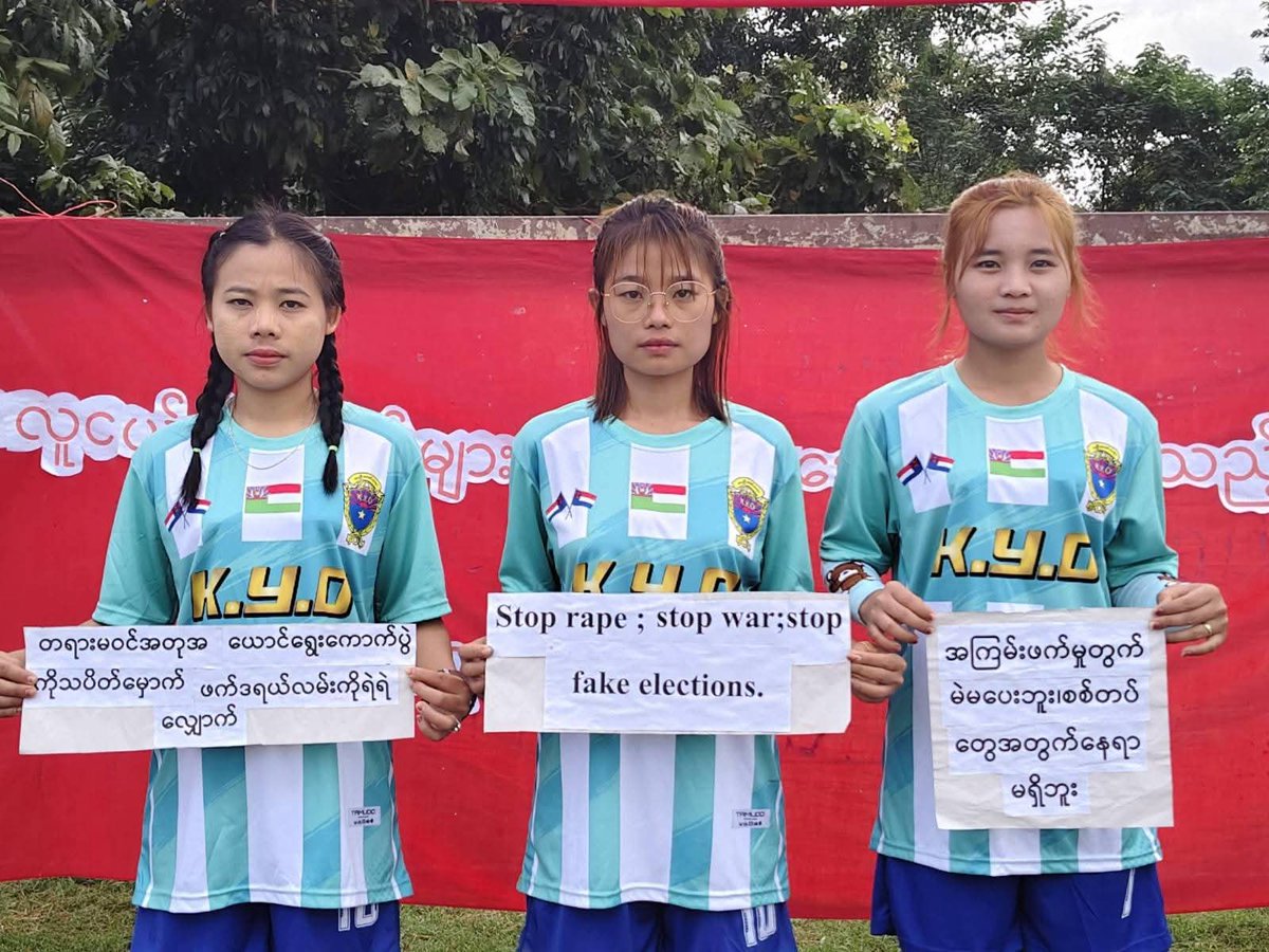 naingnaingaung's tweet photo. Led by Karen youths, a demonstration against the junta's exclusive election was held in the Beik and Dawei Districts under KNLA Brigade 4 control.
#DaweiProtest
#2025Dec26Coup
#WhatsHappeningInMyanmar https://t.co/ifflkkC1Dz