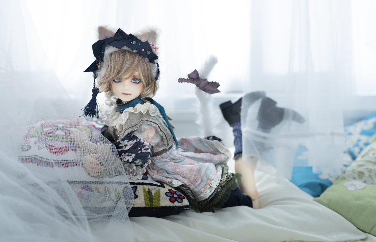 よく絵柄を褒めて貰えて嬉しいなーと思うんだけど(真に受けて自惚れてるだけだったらすみません)、意識してこの絵というより勝手にこの絵だったからあんまり何も考えてないかも
強いていえば所持してる大好きなドールの顔に近いかもしれないという自認、、、
(ただドール見てほしいだけ)