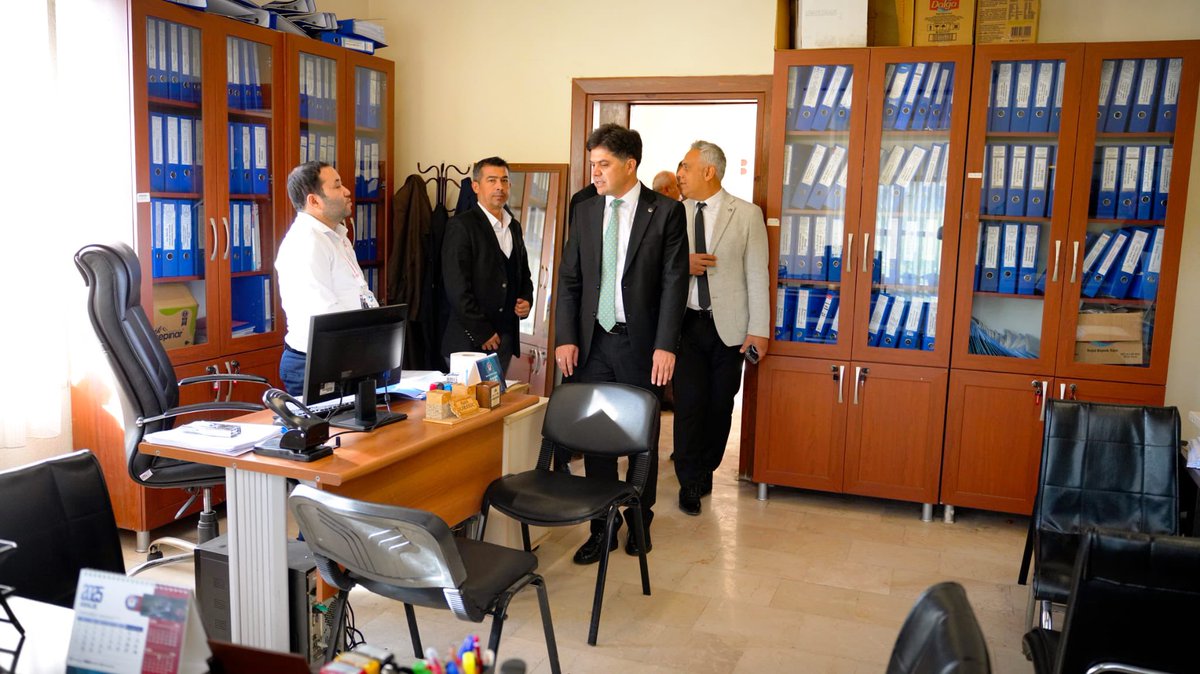 MersinMEM's tweet photo. İl Millî Eğitim Müdürü Muhammed Özdemirci, Silifke ilçesindeki temasları kapsamında 📍Silifke İlçe Millî Eğitim Müdürlüğünü ziyaret etti. ✨

✅ Ziyarette Silifke İlçe Millî Eğitim Müdürü Fevzi Kültiğin Eroğlu tarafından karşılanan Özdemirci, ilçe millî eğitim müdürlüğü bünyesinde görev yapan birimleri de tek tek gezdi.💫

🔗 https://t.co/6Hj5n51UEE

@tcmeb 
@Yusuf__Tekin 
@MersinValiligi 
@valiatillatoros 
@Muhammed0744