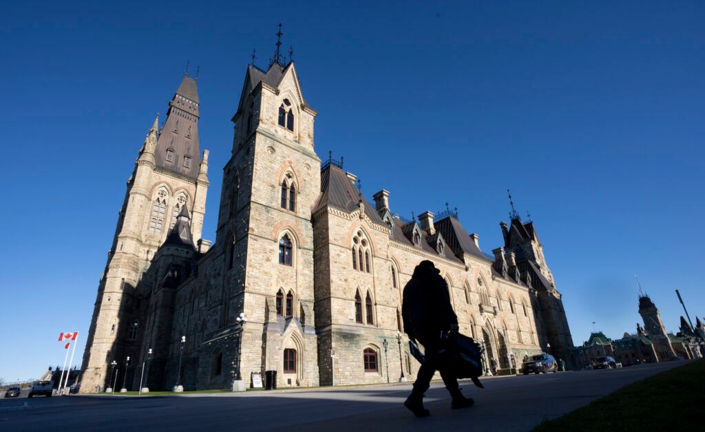 Federal public servants are expected to learn about job cuts in their departments when they return from their holiday break: buff.ly/qqlcPGY