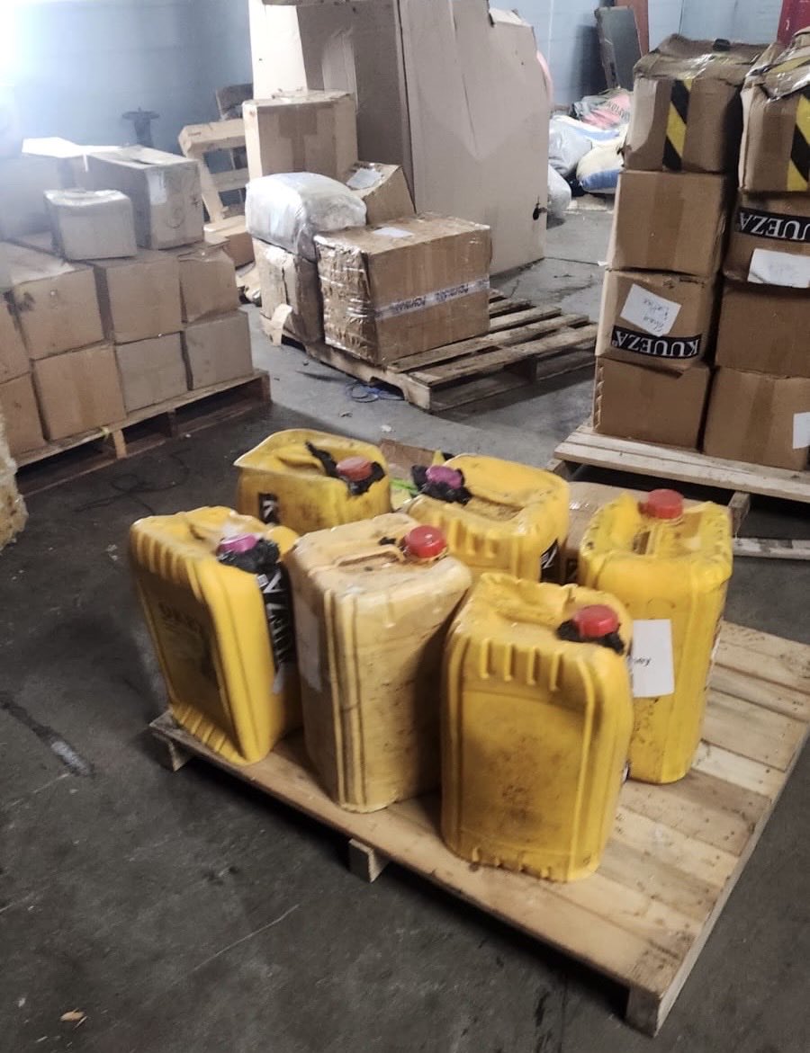 kuueza's tweet photo. Fresh from Ghana, just in time for the festivities! 🎉
Our latest products have landed in our US warehouse.
Join the next shipment https://t.co/mOB4UuInug
#Kuueza #shipping #USExport https://t.co/o8IzkNQ3mQ