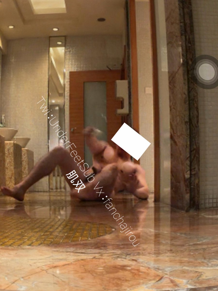 underfeet tweet media