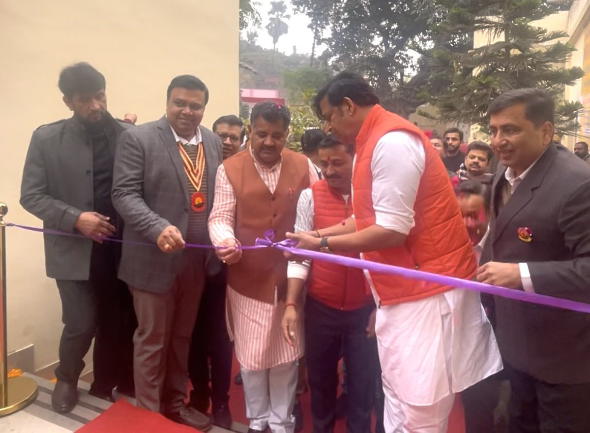 ravikishann's tweet image. आज गोरखपुर स्थित पूर्व माध्यमिक विद्यालय रावत पाठशाला में एक नई दिशा द्वारा निर्मित मुंशी प्रेमचंद सभागार का माननीय विधायक गोरखपुर ग्रामीण श्री विपिन सिंह जी के साथ उद्घाटन किया। 

यह सभागार शैक्षणिक एवं सांस्कृतिक गतिविधियों के लिए एक महत्वपूर्ण केंद्र बनेगा।