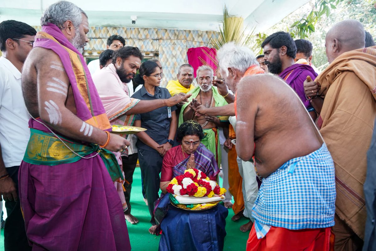ManagingTrustee's tweet image. Visited the Sri Venkateswara Swamy Temple in my native village, Nimmakuru, and offered prayers. Returning to my hometown after many years was deeply moving. It was made even more special by the warm welcome from the villagers. 
I also paid solemn homage to my parents, Sri