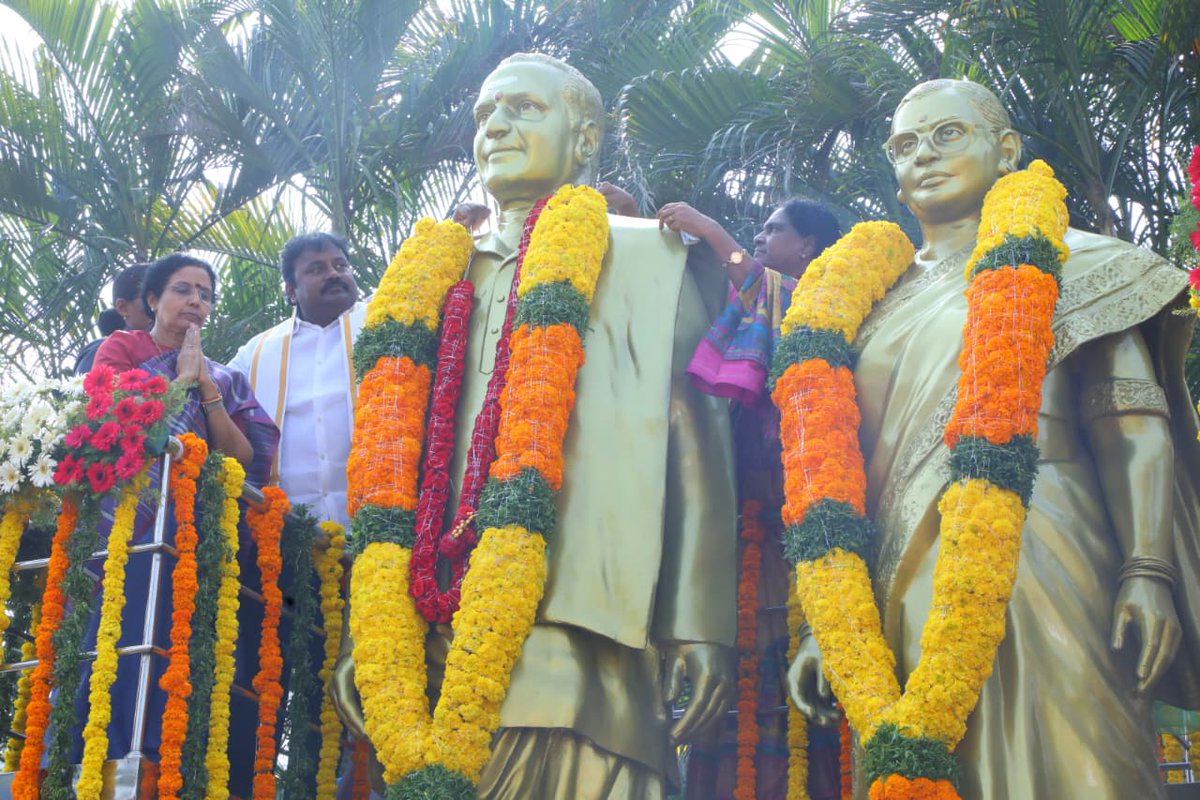 ManagingTrustee's tweet image. Visited the Sri Venkateswara Swamy Temple in my native village, Nimmakuru, and offered prayers. Returning to my hometown after many years was deeply moving. It was made even more special by the warm welcome from the villagers. 
I also paid solemn homage to my parents, Sri