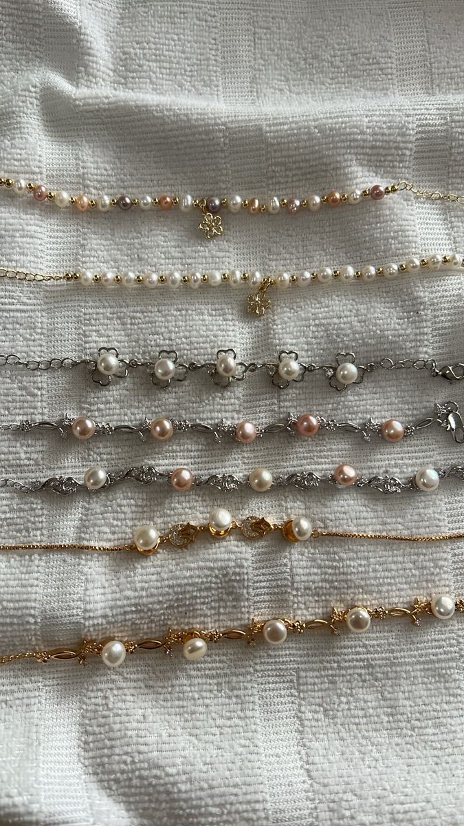 gelang mutiara asli (bisa cek langsung instagram @anisaire_jewellry)
yg mau nnya harganya boleh dm ya temen² 🤗 
#zonauang #jualan #mutiara #fypviraltwitter