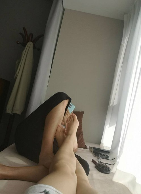 candismsx_44's tweet photo. 刚才我不知道是他吃药了还是咋的，足足干了我5分钟，太猛了，好久没这么做过爱了😅 https://t.co/fE8pH6Qb1j