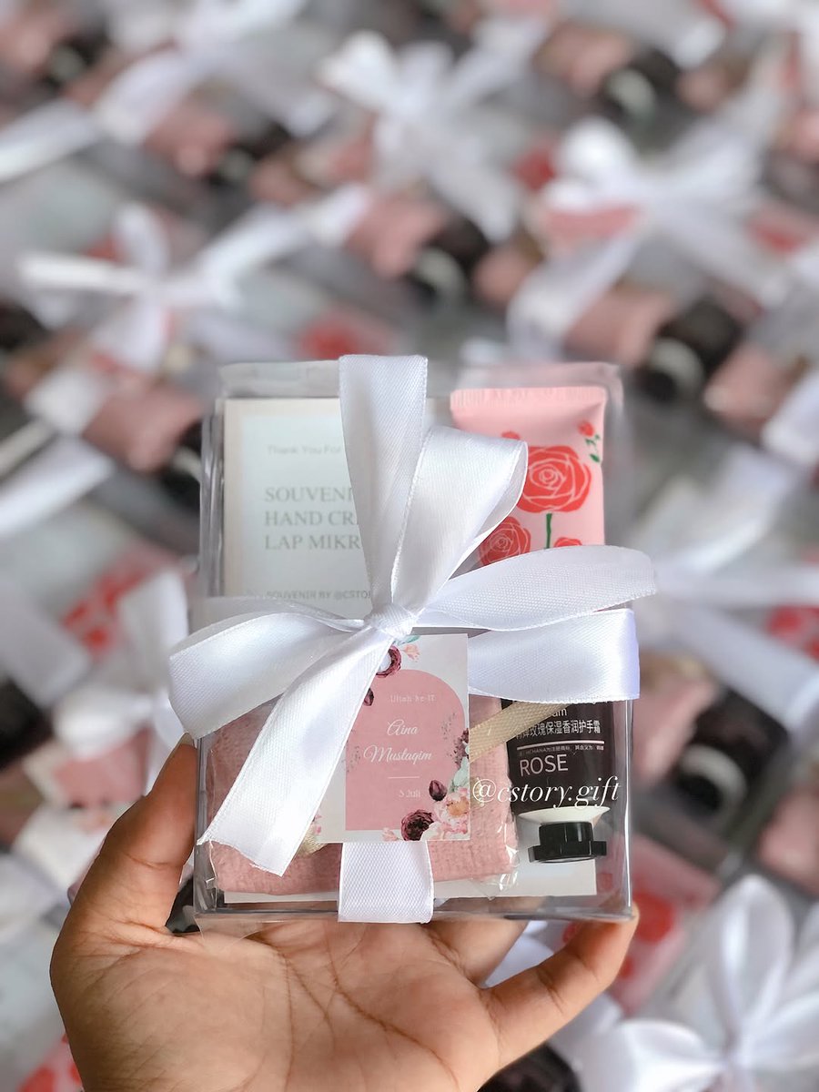 xalivyy's tweet photo. Wedding souvenirs that people will actually use — simple and practical‼️

A thread https://t.co/IS38c3Rzbt