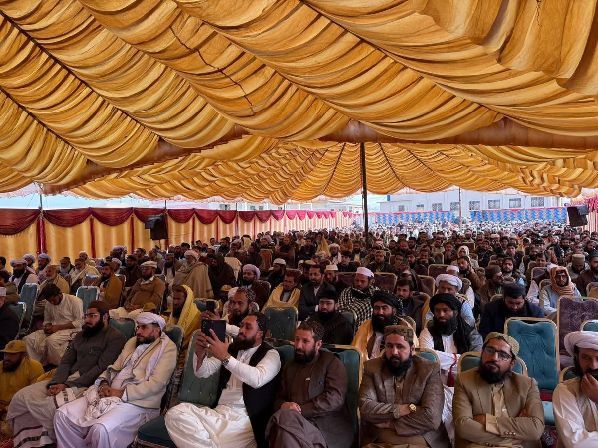 پشین جے یو آئی کے مرکزی کوآرڈینیٹر ڈیجیٹل میڈیا سیل آف پاکستان انجنئیر ضیاء الرحمٰن شہید رحیم اللہ سمینار و ڈیجیٹل میڈیا کنونشن سے خطاب کر رہے ہیں۔