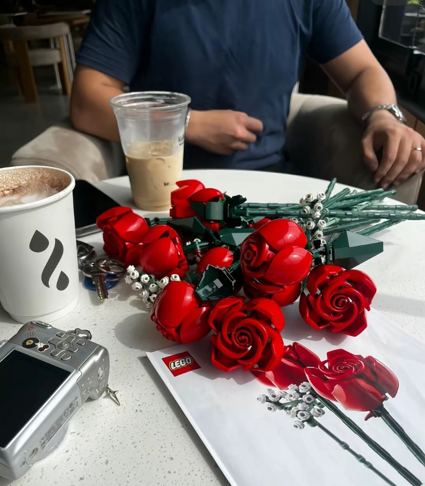 Manitayla lego çiçek yapma işi..