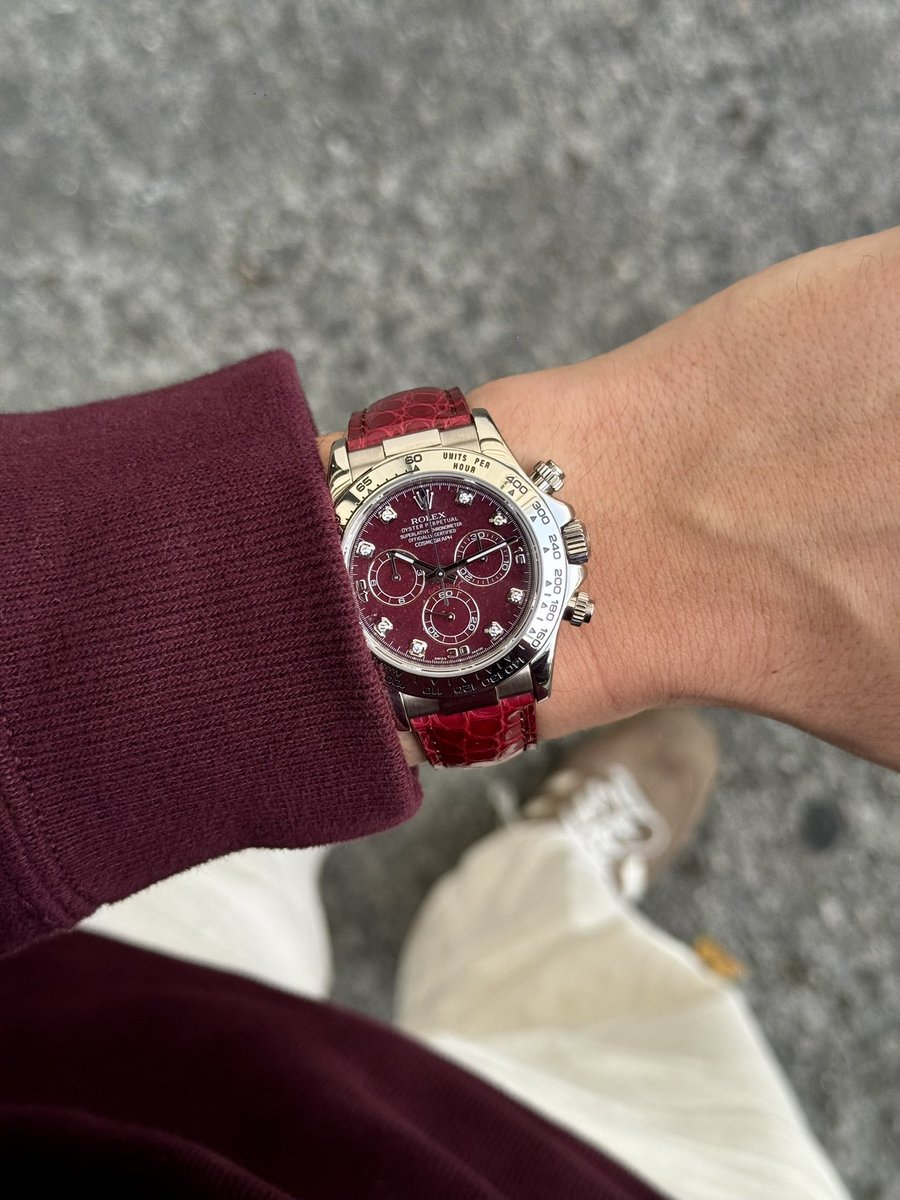 watchmysuiit's tweet image. Dayto 116519 / Rubellite dial

On en fait plus des comme ça, pitié c’est magnifique