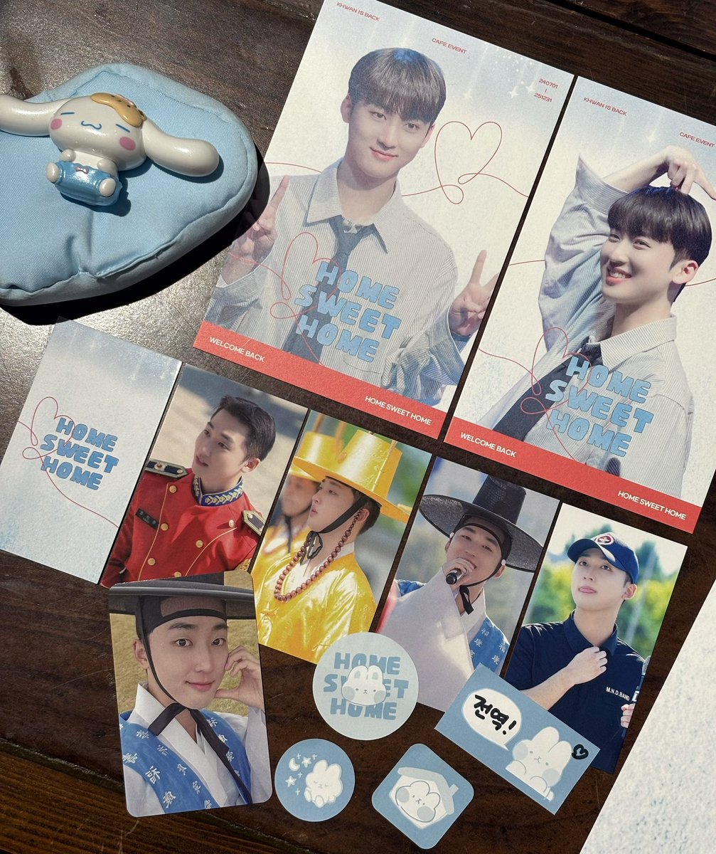 Khwan_event's tweet image. 𝗛𝗢𝗠𝗘 𝗦𝗪𝗘𝗘𝗧 𝗛𝗢𝗠𝗘ᰔᩚ

기본특전 🏡🐰

엽서 2종 중 랜덤 1장
셀카 포토카드 1장
포토카드 4장 중 랜덤 2장 
집토끼 스티커팩 

#KHWAN_IS_BACK
#HOME_SWEET_HOME
#FROM_익환_TO_태하
#잃어버린_태하를_찾아서