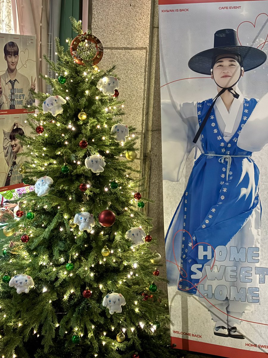 Khwan_event's tweet image. 𝗛𝗢𝗠𝗘 𝗦𝗪𝗘𝗘𝗧 𝗛𝗢𝗠𝗘ᰔᩚ

DP가 완료되었습니다.

내일부터 권익환 병장의 전역 &amp;amp; 권태하 배우님의 대학로 복귀를 응원하며 카페 이벤트를 진행합니다.

많관부 🏡🐰

25.12.24.-26.01.04.
카페 더블린

#KHWAN_IS_BACK
#HOME_SWEET_HOME
#FROM_익환_TO_태하
#잃어버린_태하를_찾아서