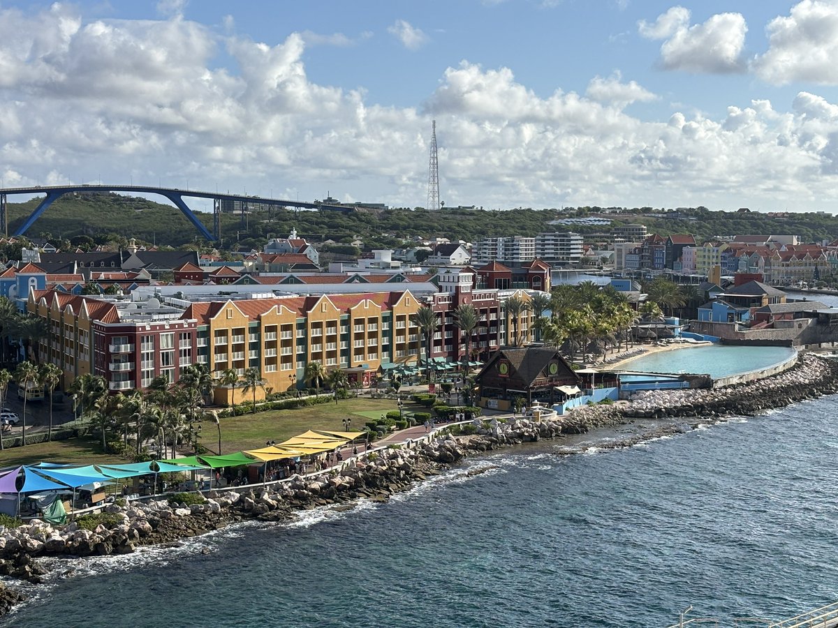 Curaco Boxing Day morning <a href="/CliveDavisUK/">Clive Davis</a> 🌞🌞🚢🚢