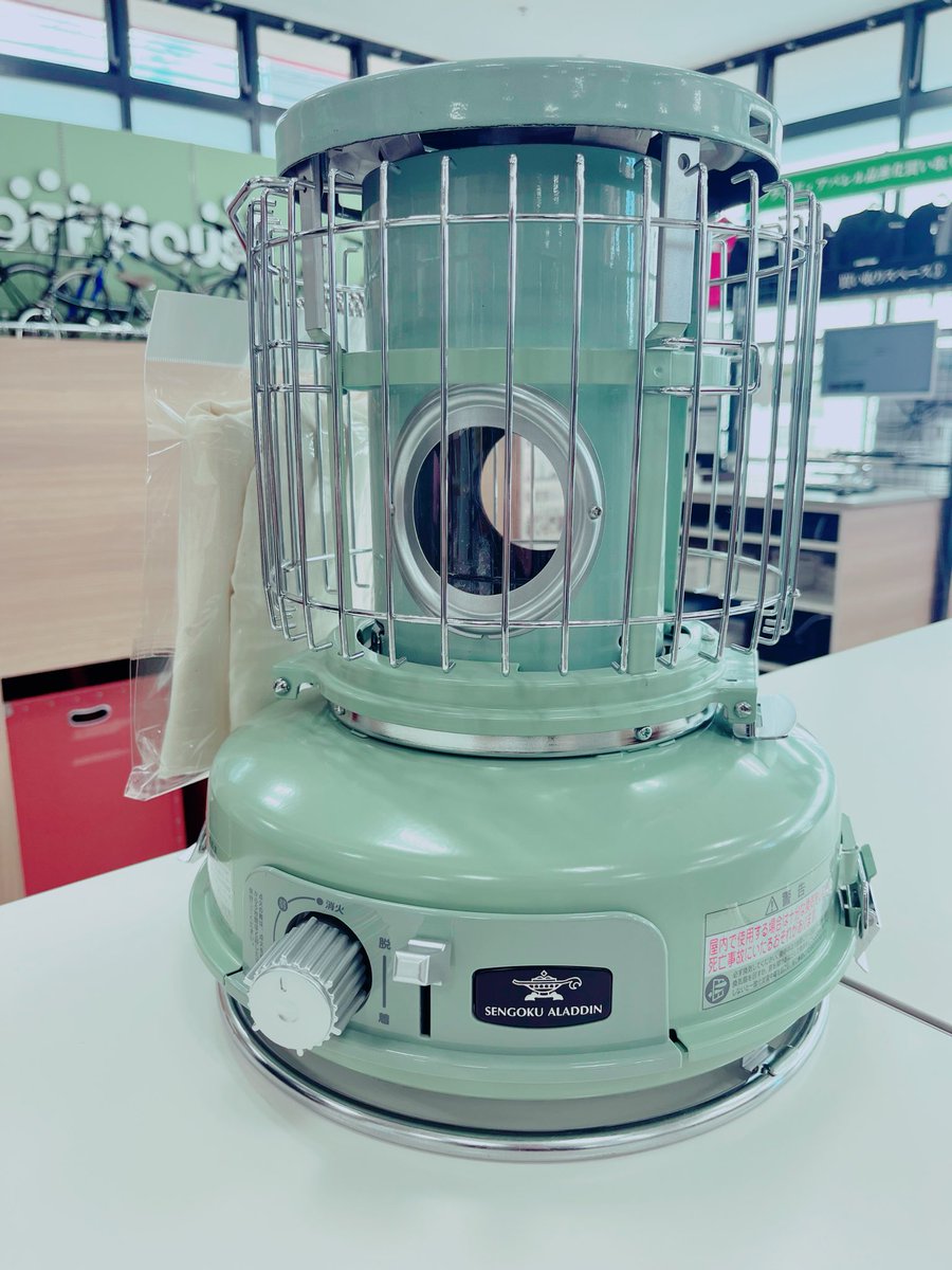 島根に行ってる間、めっっっちゃエモいカセットガスストーブが入荷して