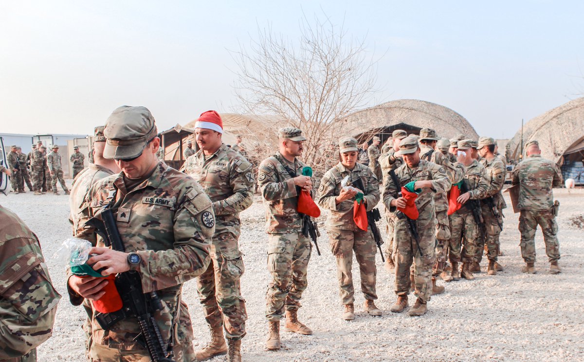 BootCampaign's tweet image. Keeping all who are away close to home and in our hearts. 

#REDFriday #RememberEveryoneDeployed #Deployment #Military #SupportOurTroops