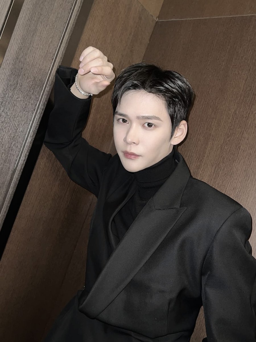 enzeok's tweet photo. killing the stage at Gayo Daejeon last night. https://t.co/XDf7BmB0ZS